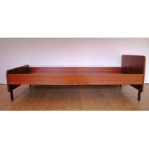 Ліжко одноярусне на металевому каркасі, обшите ДСП (1900х800 мм)